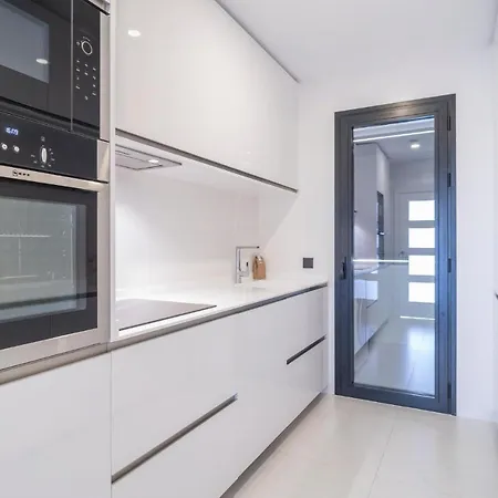 Amazing In With 2 Bedrooms, Wifi And Outdoor Swimming Pool إِستيبونا
