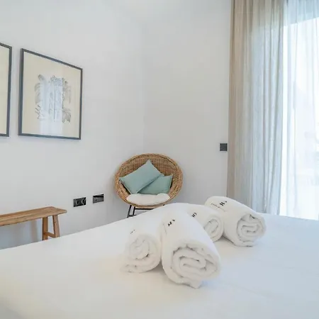 Amazing In With 2 Bedrooms, Wifi And Outdoor Swimming Pool *