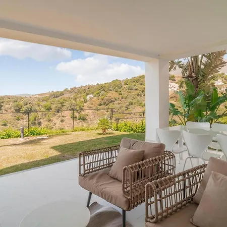 Amazing In With 2 Bedrooms, Wifi And Outdoor Swimming Pool * إِستيبونا