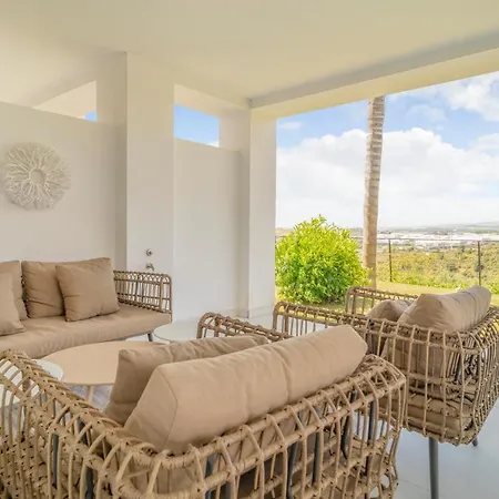Amazing In With 2 Bedrooms, Wifi And Outdoor Swimming Pool إِستيبونا