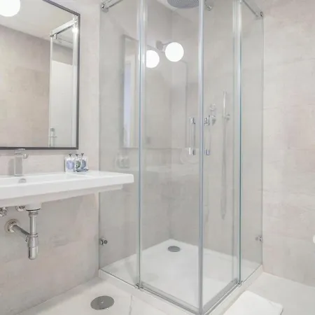 Amazing In With 2 Bedrooms, Wifi And Outdoor Swimming Pool